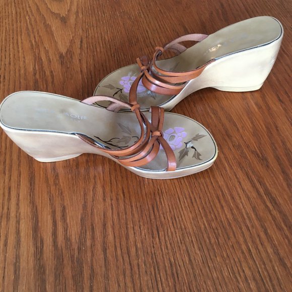 Sandals, size 8 1/2 - Picture 3 of 4